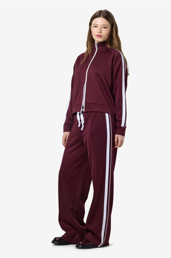NMJENNA NW SPORTY JOGGER JRS FWD 27031526 Windsor Wine/WHITE STRIPE